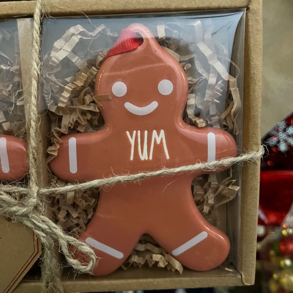 🆕 Rae Dunn by Magenta Gingerbread ceramic ornaments set of 2 - NIB - Picture 3 of 5